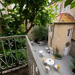 Les Remparts Et Demeures Historiques Hotel