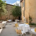 Les Remparts Et Demeures Historiques