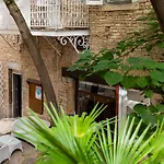 Szálloda Les Remparts Et Demeures Historiques 4*