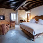 Les Remparts Et Demeures Historiques