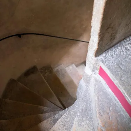 Les Remparts Et Demeures Historiques