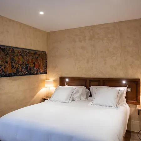 Les Remparts Et Demeures Historiques Hotel 4*