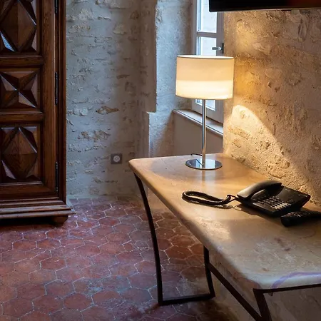 Les Remparts Et Demeures Historiques Hotel