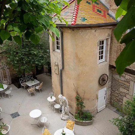 Les Remparts Et Demeures Historiques