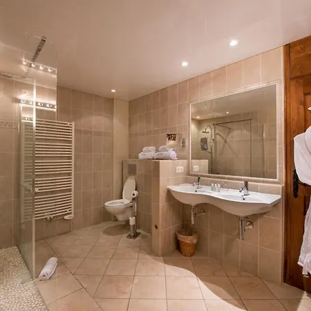 Les Remparts Et Demeures Historiques Hotel 4*