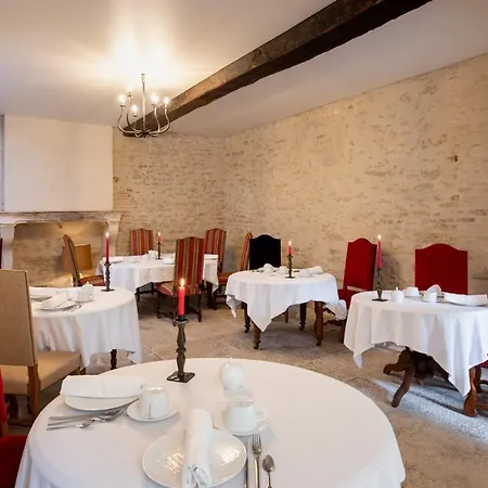 Otel Les Remparts Et Demeures Historiques 4*