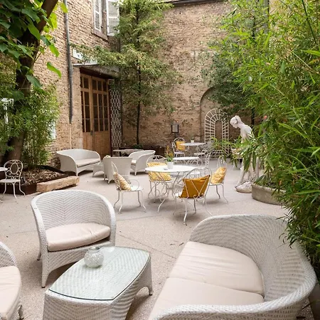 Les Remparts Et Demeures Historiques