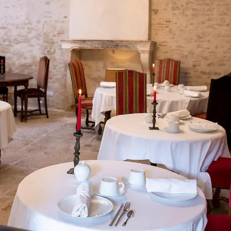 Les Remparts Et Demeures Historiques