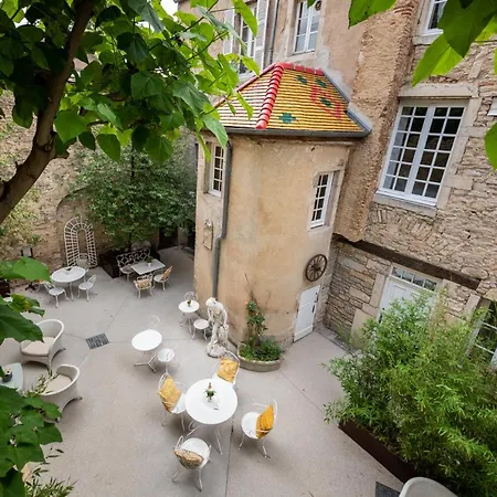 Les Remparts Et Demeures Historiques