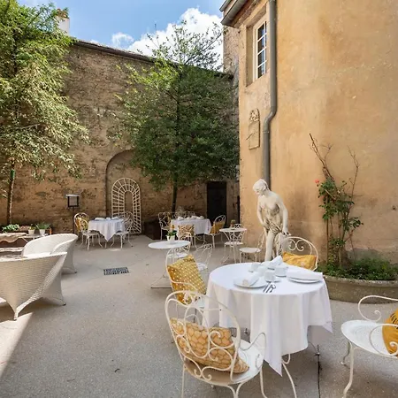 Les Remparts Et Demeures Historiques