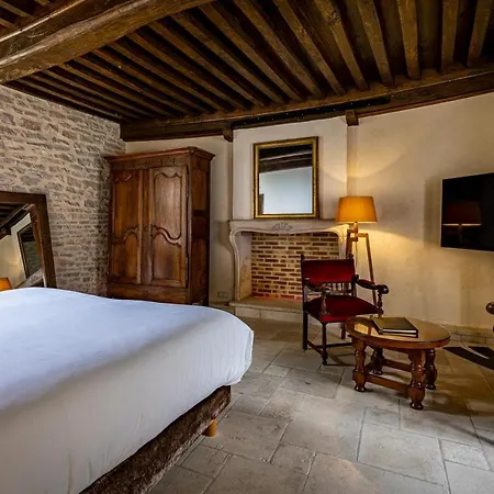 Les Remparts Et Demeures Historiques מלון