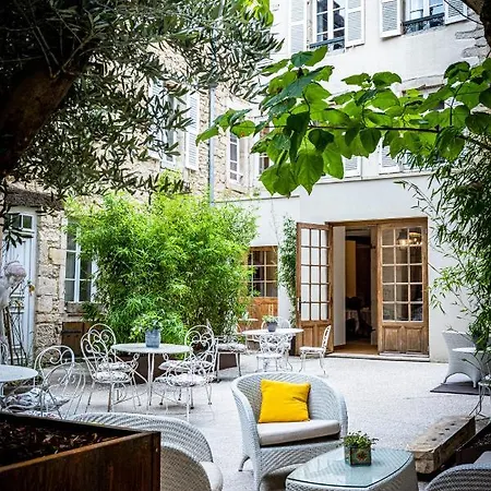 מלון Les Remparts Et Demeures Historiques 4*