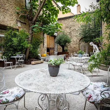 Otel Les Remparts Et Demeures Historiques 4*