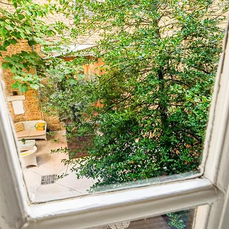 Les Remparts Et Demeures Historiques Beaune (Cote d'Or)