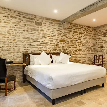 מלון Les Remparts Et Demeures Historiques 4*