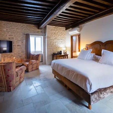 Les Remparts Et Demeures Historiques