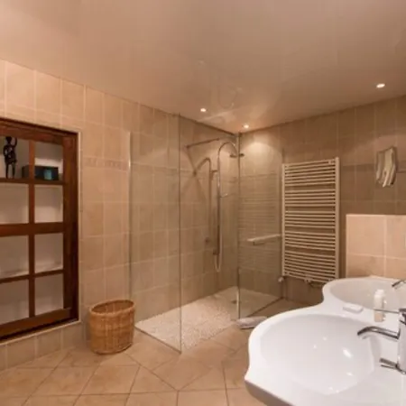 Les Remparts Et Demeures Historiques Hotel