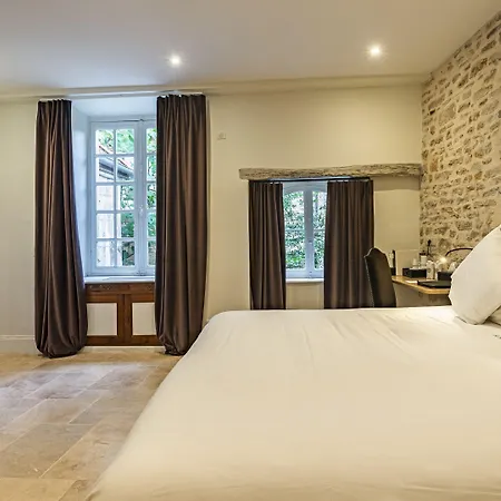 Les Remparts Et Demeures Historiques