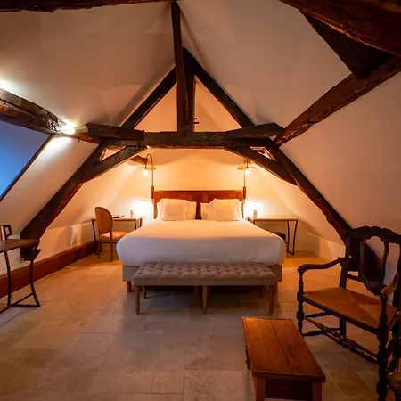 Les Remparts Et Demeures Historiques