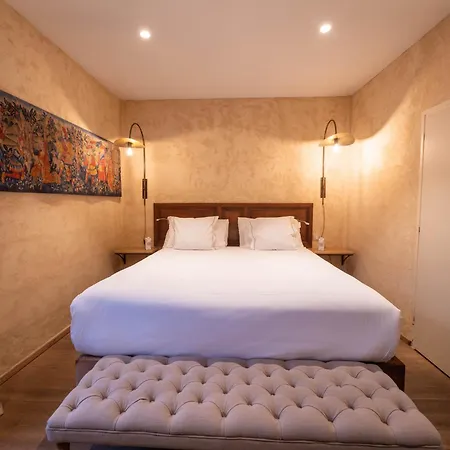 Les Remparts Et Demeures Historiques Hotel 4*