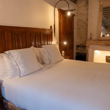 Les Remparts Et Demeures Historiques Hotel 4*