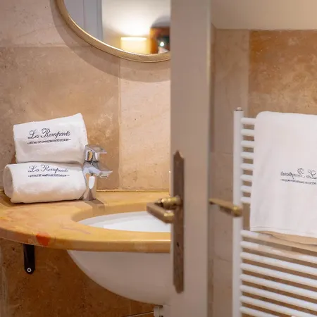 Les Remparts Et Demeures Historiques Hotel 4*