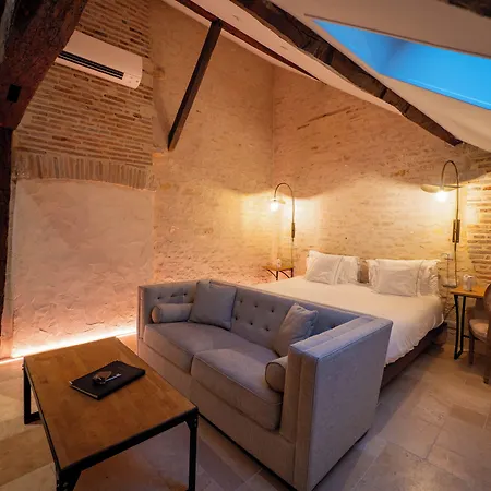 Les Remparts Et Demeures Historiques