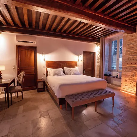 Les Remparts Et Demeures Historiques Hotel