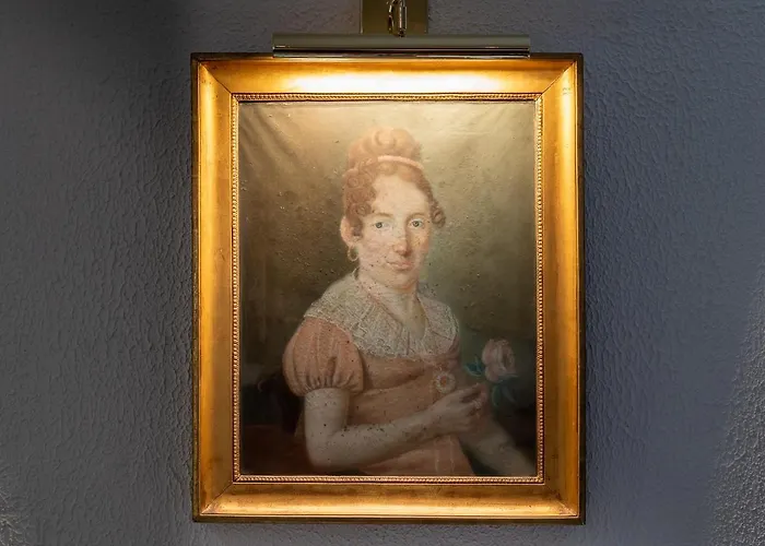 Les Remparts Et Demeures Historiques Бон