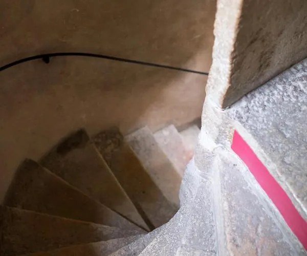 Les Remparts Et Demeures Historiques