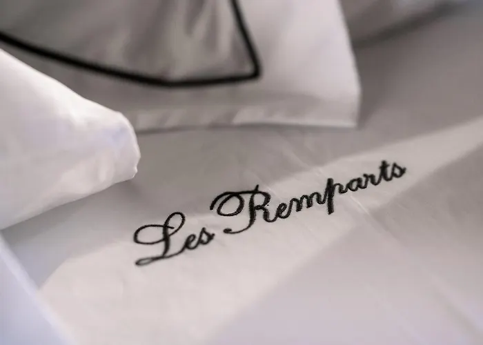 Les Remparts Et Demeures Historiques Бон