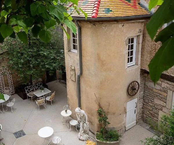 Les Remparts Et Demeures Historiques