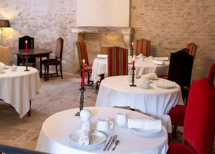 Les Remparts Et Demeures Historiques