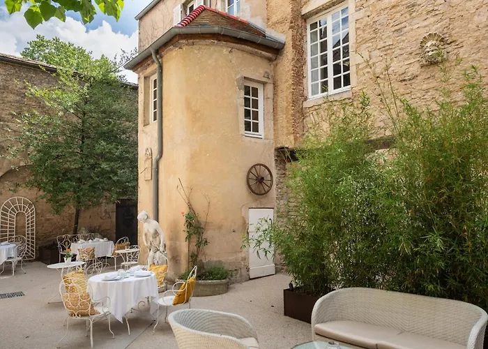 Готель Les Remparts Et Demeures Historiques 4*