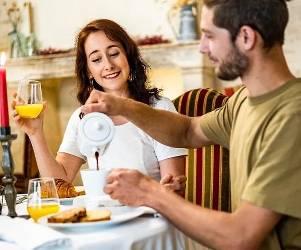 Les Remparts Et Demeures Historiques