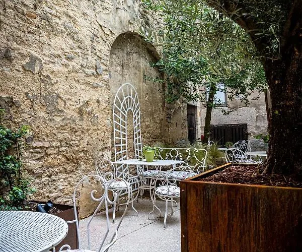 Готель Les Remparts Et Demeures Historiques 4*