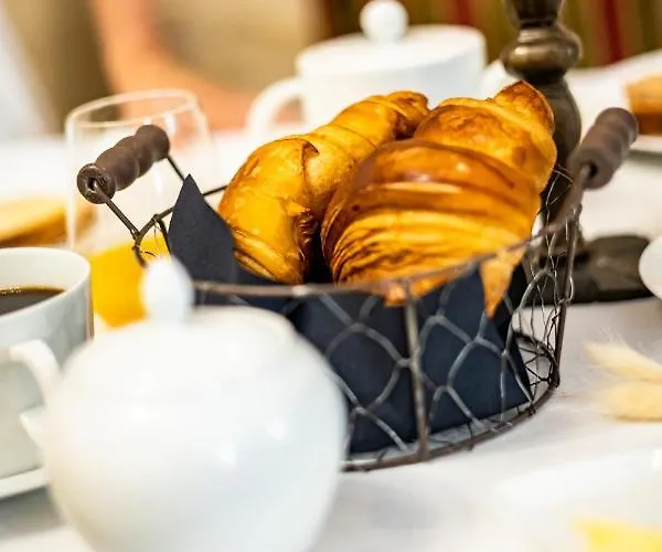 Les Remparts Et Demeures Historiques Hotel