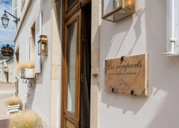 Les Remparts Et Demeures Historiques Бон