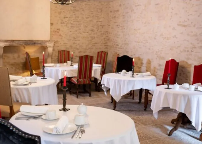 Les Remparts Et Demeures Historiques Бон