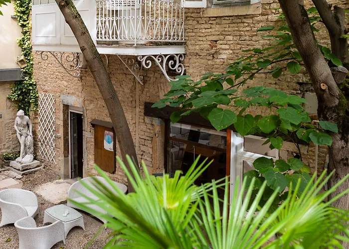 Hotel Les Remparts Et Demeures Historiques 4*