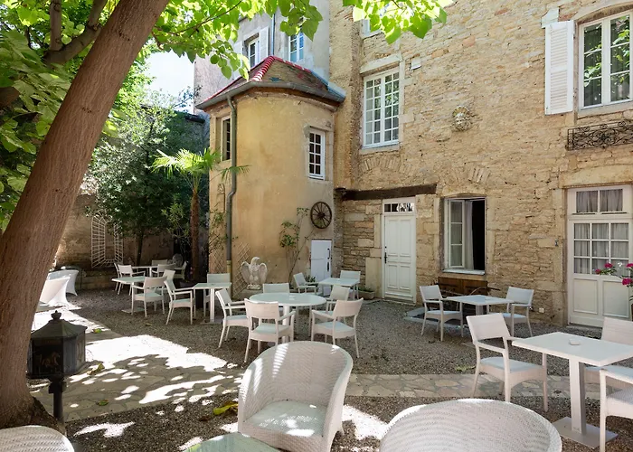 Les Remparts Et Demeures Historiques Готель 4*