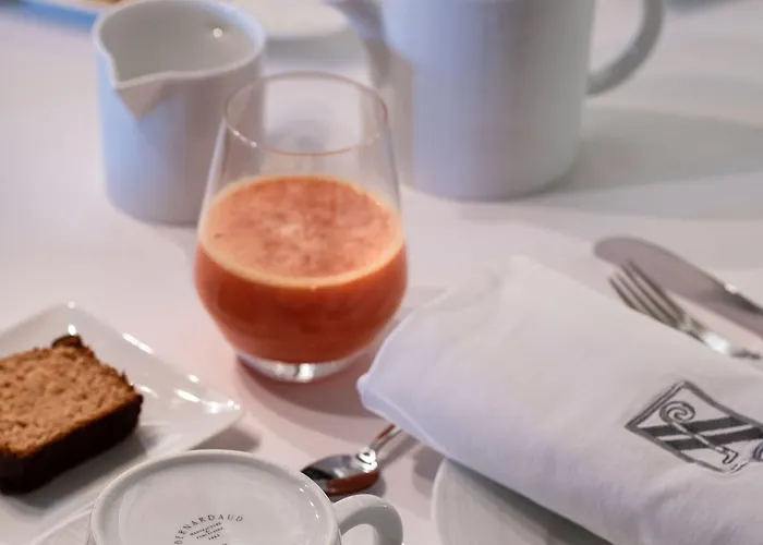 Готель Les Remparts Et Demeures Historiques Бон