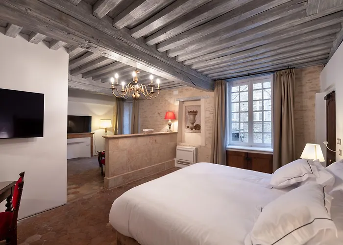 Les Remparts Et Demeures Historiques 4* Бон