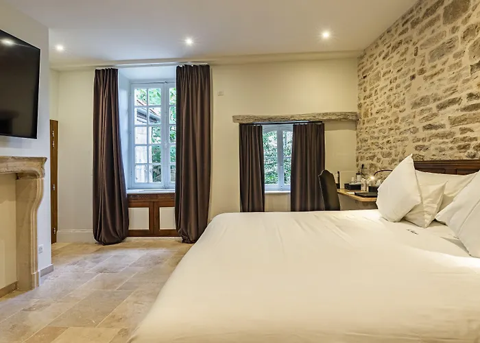 Les Remparts Et Demeures Historiques