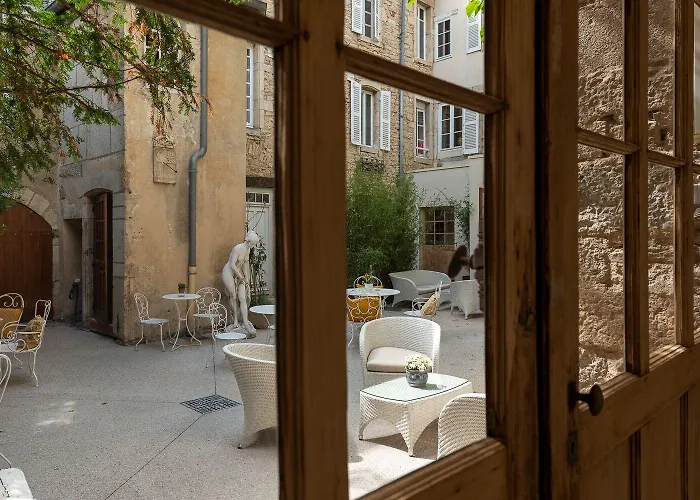 Les Remparts Et Demeures Historiques