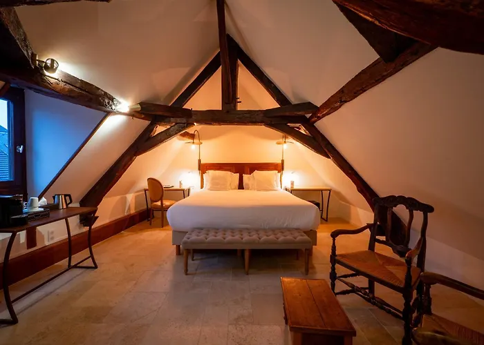 Les Remparts Et Demeures Historiques