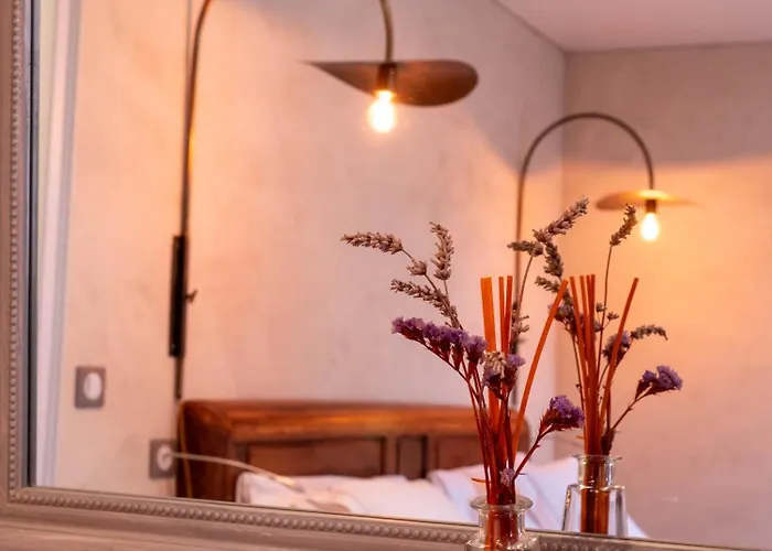 Les Remparts Et Demeures Historiques Бон