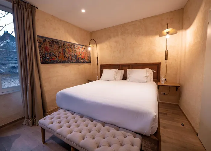 Les Remparts Et Demeures Historiques