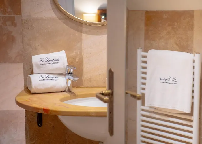 Les Remparts Et Demeures Historiques Hotel 4*